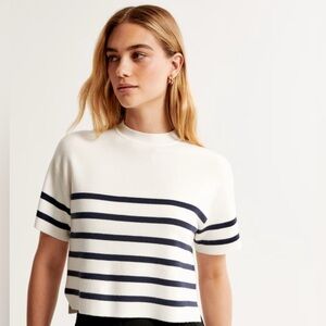 LuxeLoft Sweater Tee (L)